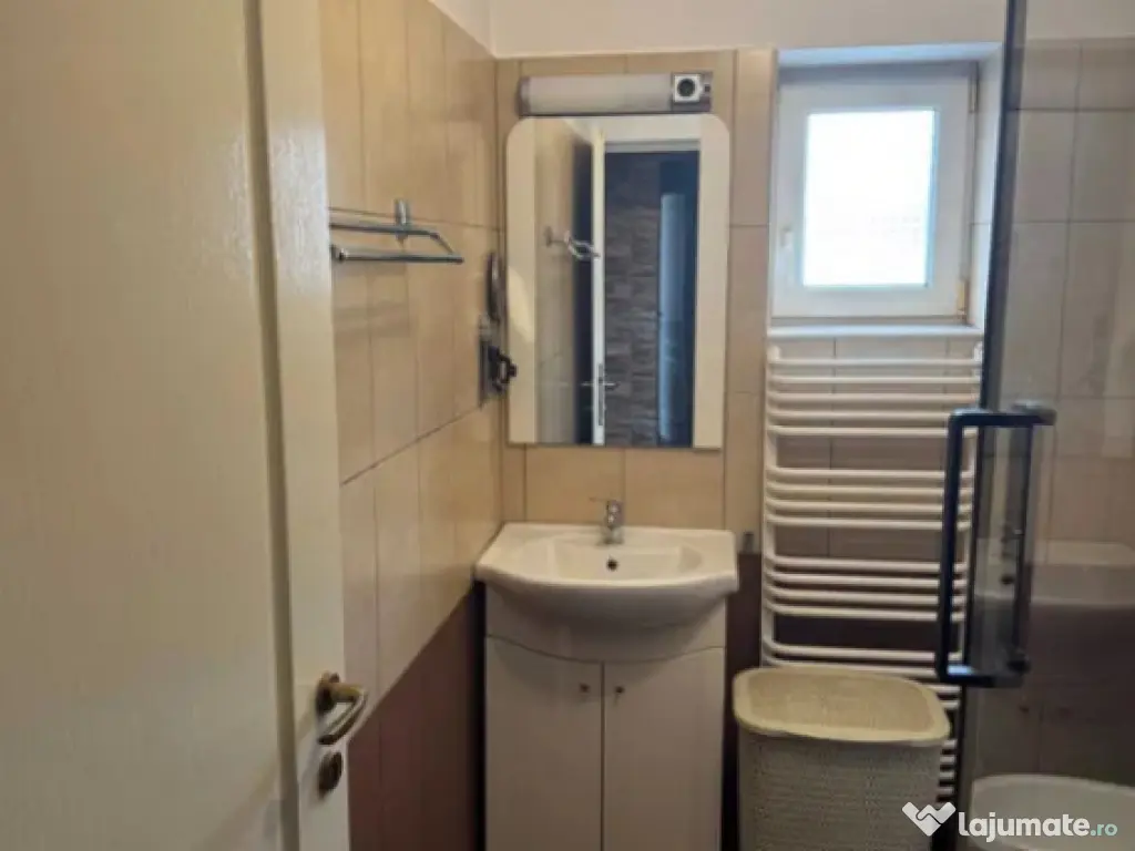 Apartament 2 camere, decomandat - zona Tractorul