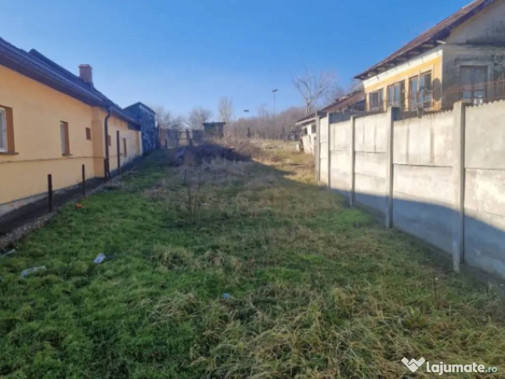 Teren 1528 mp cu casă de vânzare în centrul Gherceștiulu