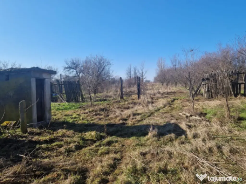 Teren 1528 mp cu casă de vânzare în centrul Gherceștiulu