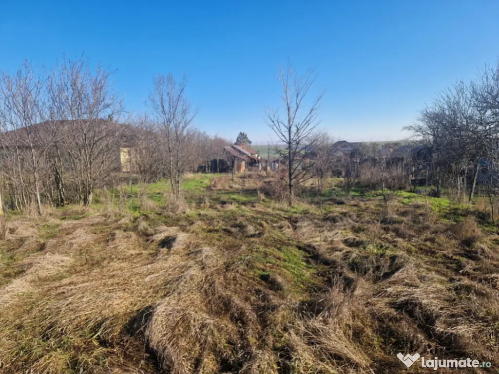 Teren 1528 mp cu casă de vânzare în centrul Gherceștiulu