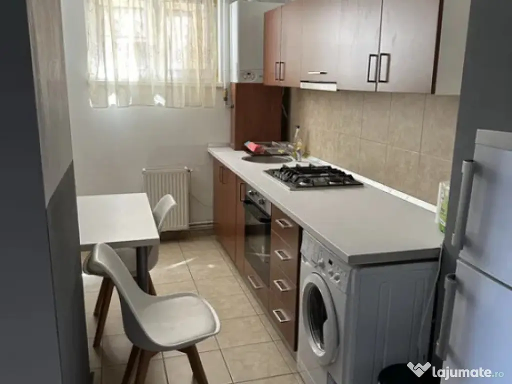 Apartament cu 3 camere 70 mp, etaj intermediar, situat pe Ca 