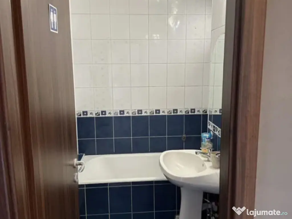 Apartament cu 3 camere 70 mp, etaj intermediar, situat pe Ca 