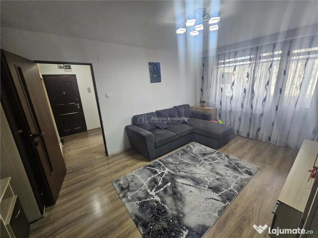 Resita, 2 Cam. Cf. 1 Mobilat Utilat, Et. 1, Micro 1 