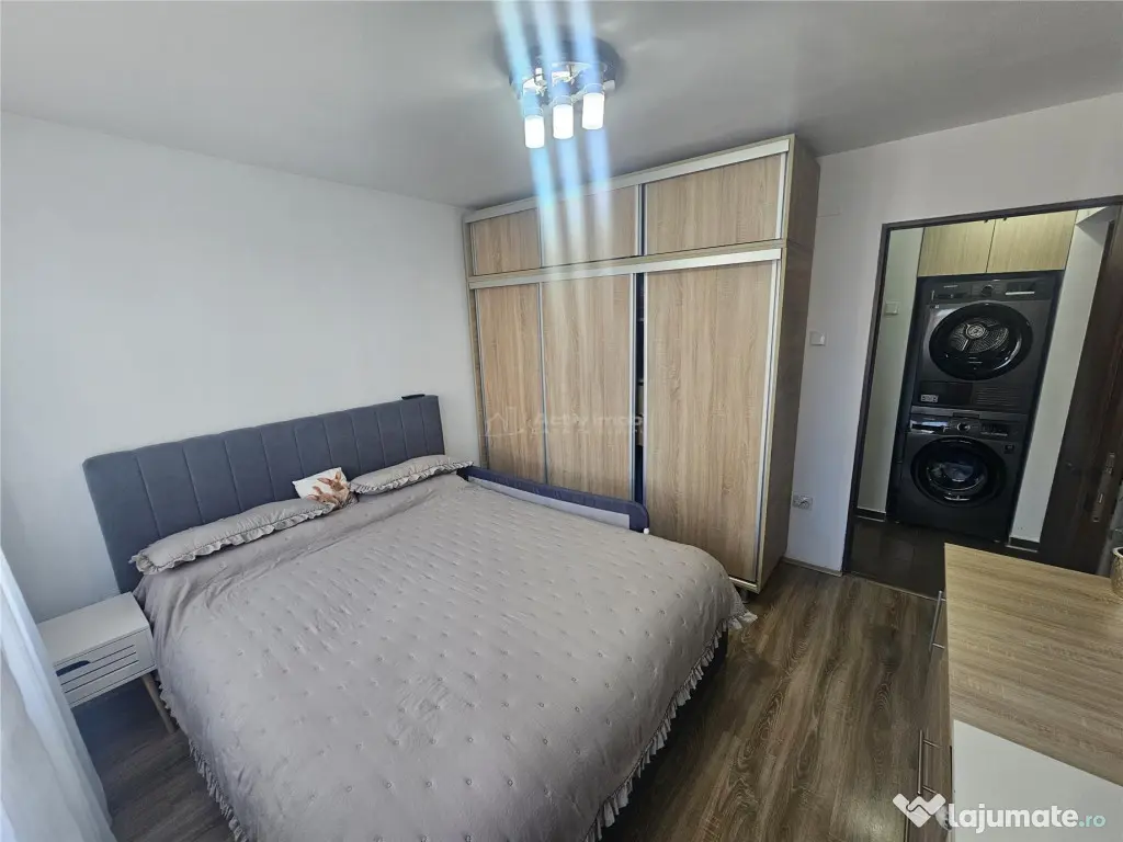 Resita, 2 Cam. Cf. 1 Mobilat Utilat, Et. 1, Micro 1 