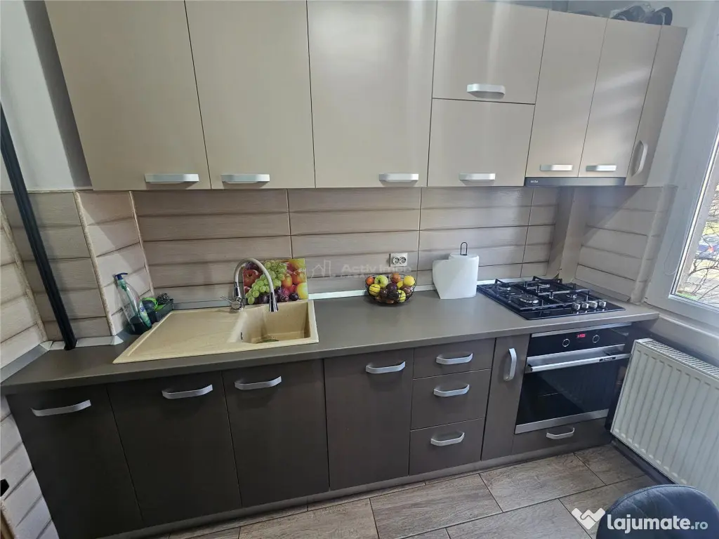 Resita, 2 Cam. Cf. 1 Mobilat Utilat, Et. 1, Micro 1 