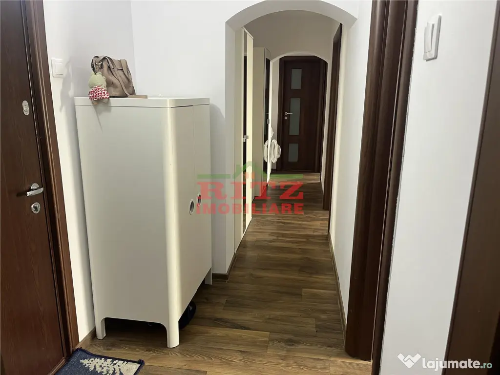 Ap. 3 cam. DE INCHIRIAT, mob. si utilat, zona bd. A.I.Cuza!