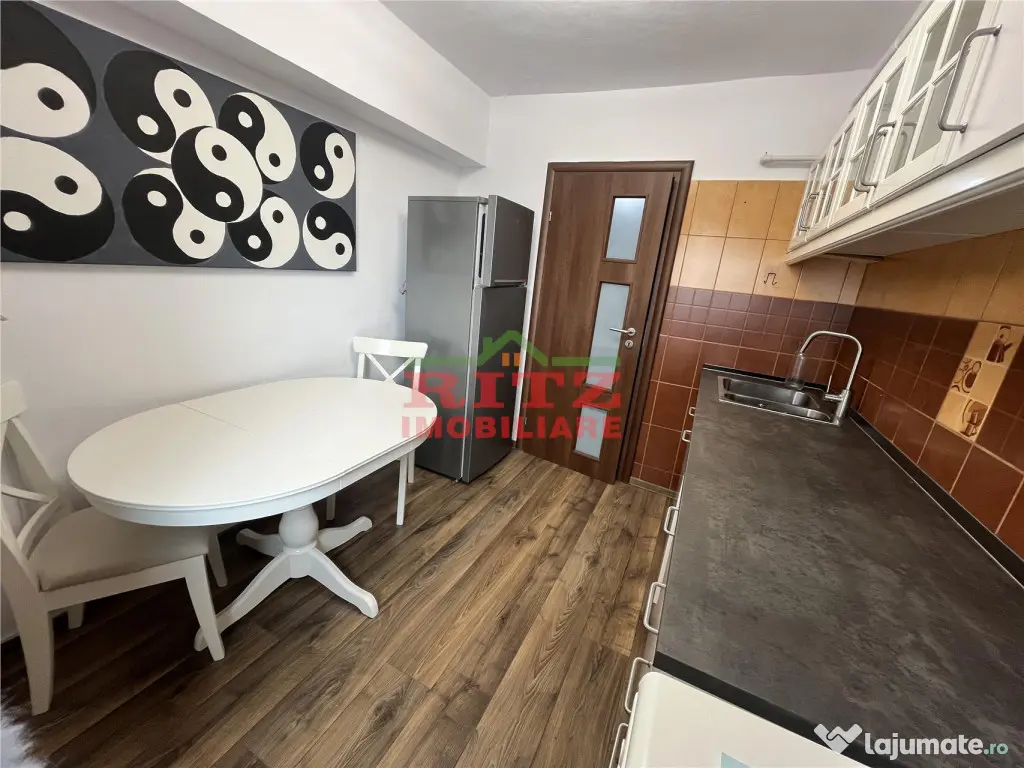 Ap. 3 cam. DE INCHIRIAT, mob. si utilat, zona bd. A.I.Cuza!