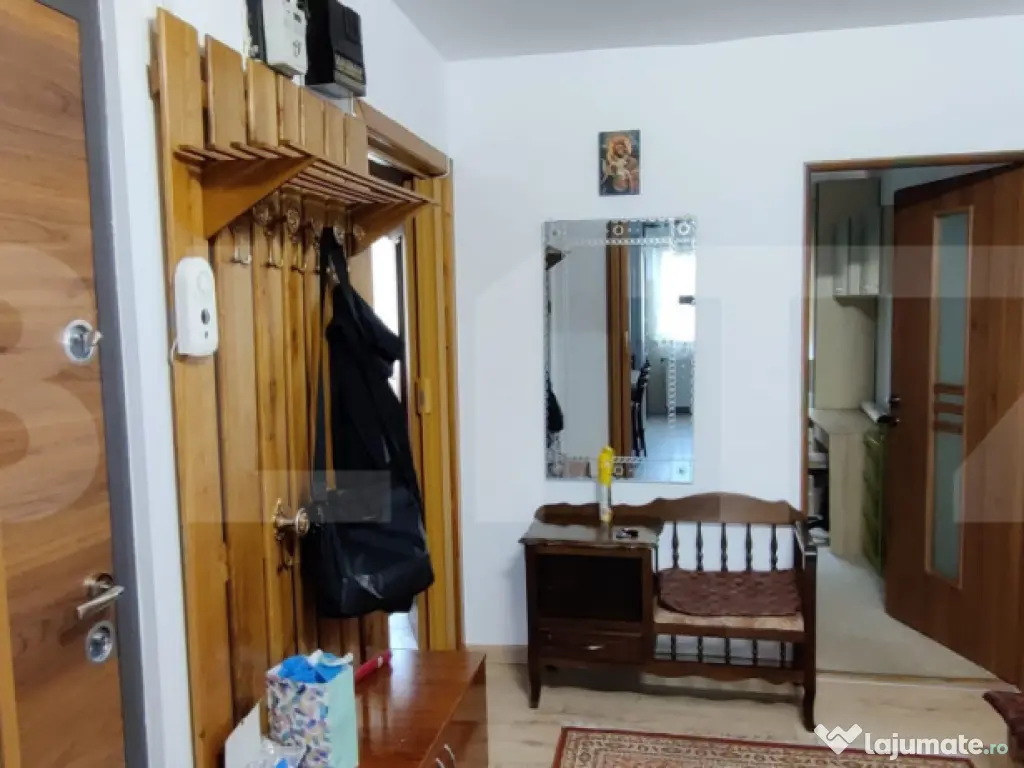 Apartament 4 camere, 80 mp, decomandat, etaj intermediar, Ma