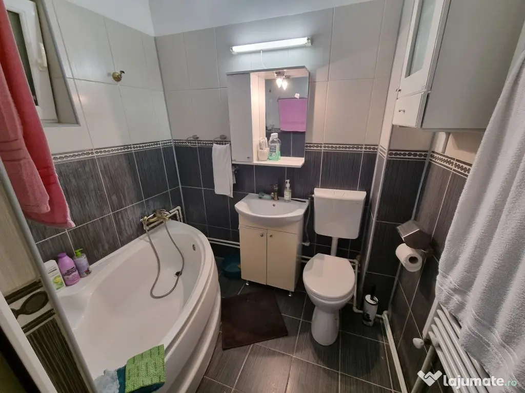 Apartament 3 camere zona Abator