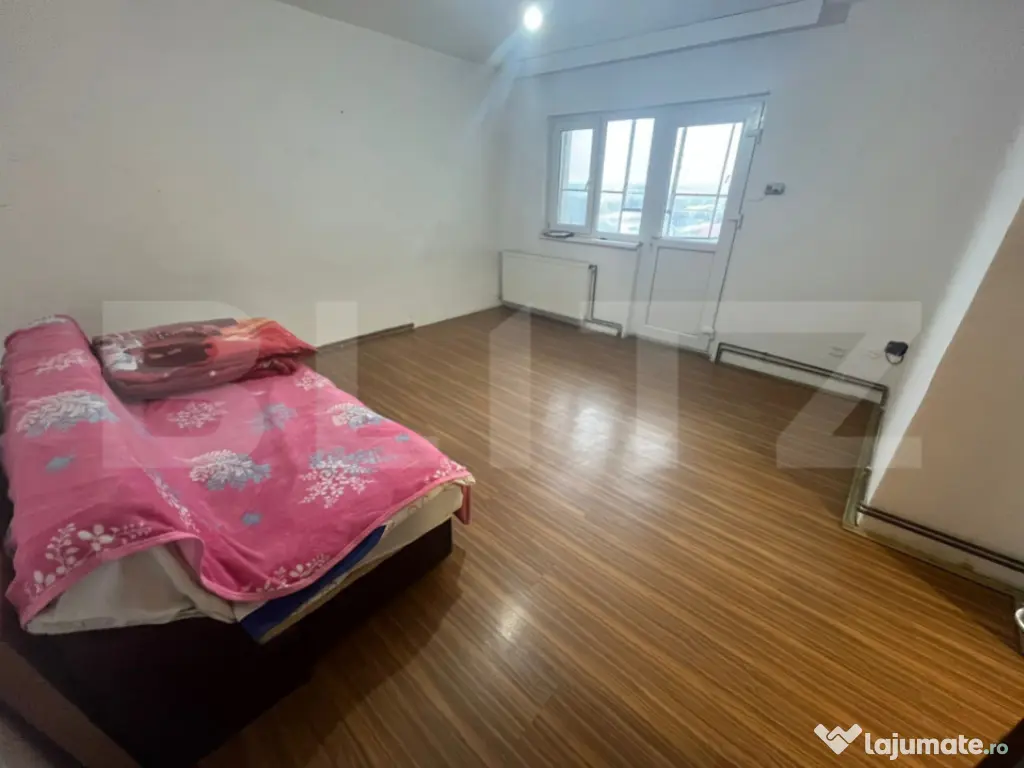 Apartament 3 camere, 70 mp, zona Micro 6 