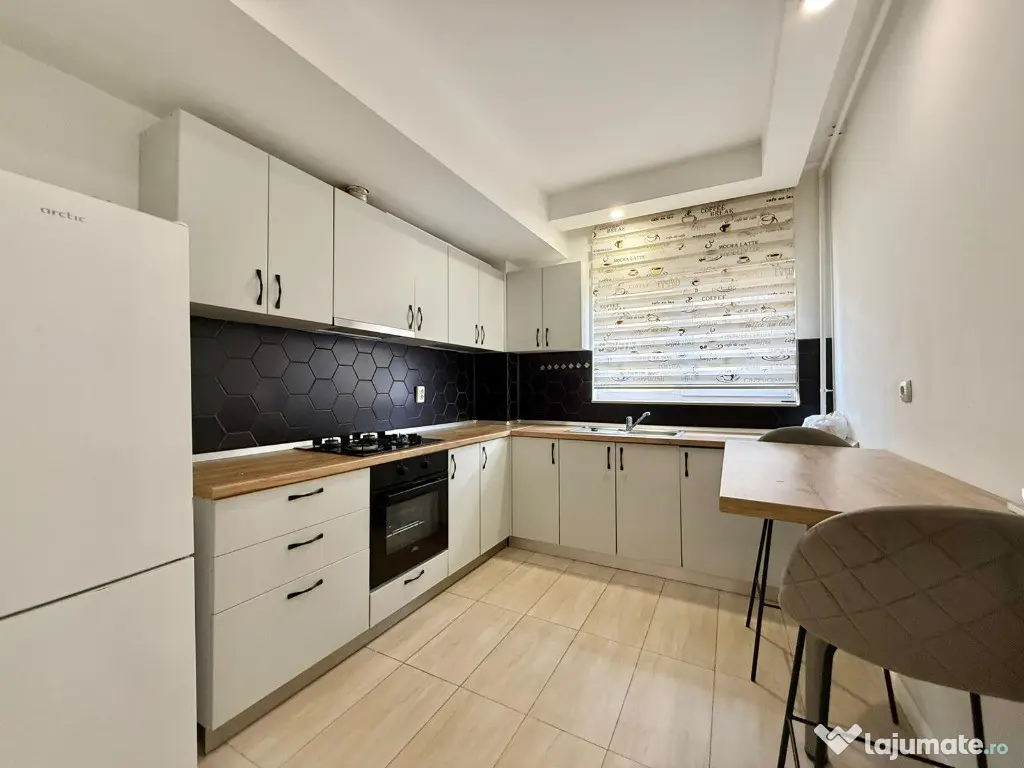 COSMOPOLIS - Aparatament 3 camere mobilat si utilat, vedere piscina 