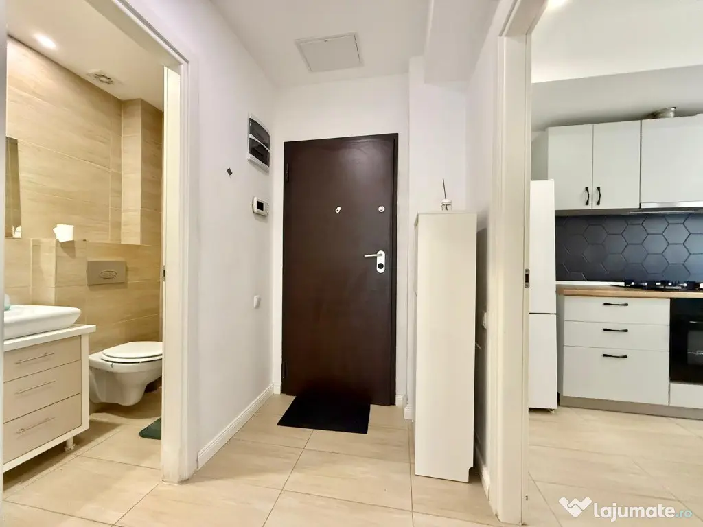 COSMOPOLIS - Aparatament 3 camere mobilat si utilat, vedere piscina 