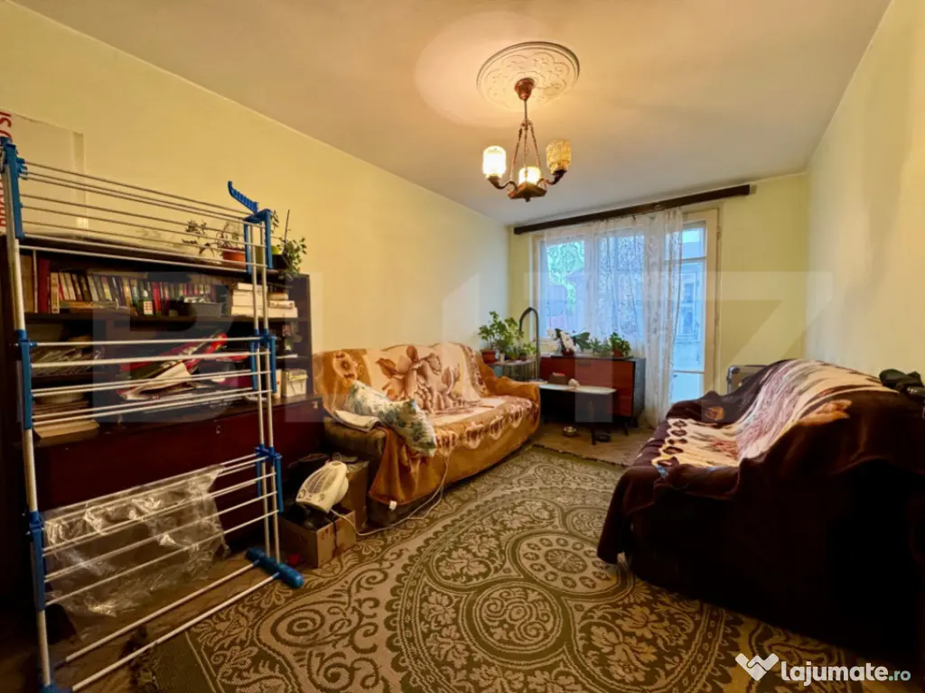 Apartament 2 camere, etaj 2, semidecomandat – zona Central 