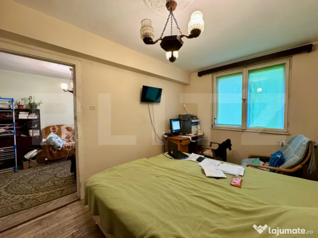 Apartament 2 camere, etaj 2, semidecomandat – zona Central 