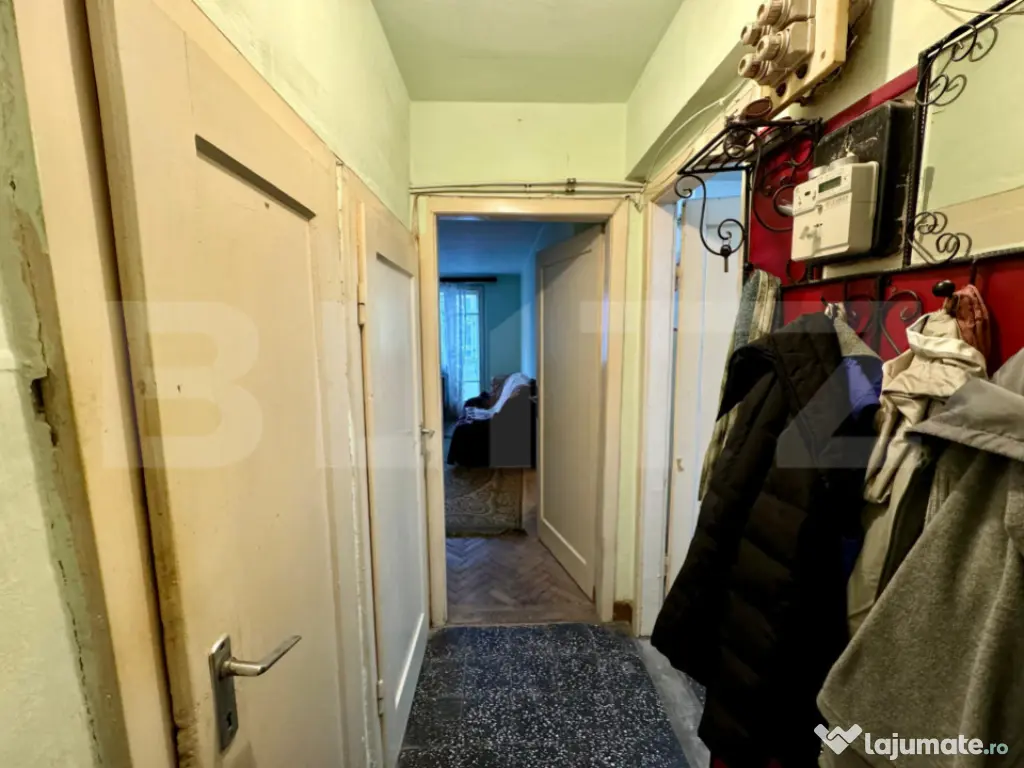 Apartament 2 camere, etaj 2, semidecomandat – zona Central 