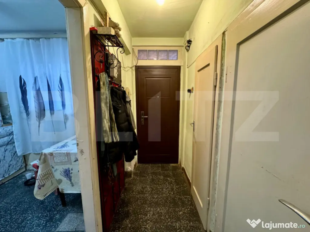 Apartament 2 camere, etaj 2, semidecomandat – zona Central 