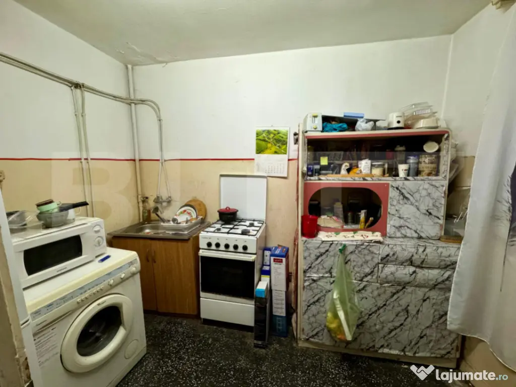 Apartament 2 camere, etaj 2, semidecomandat – zona Central 