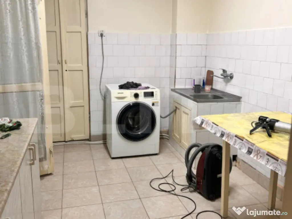 Apartament 4 camere,2 bai,2 balcoane+boxa zona CEC 