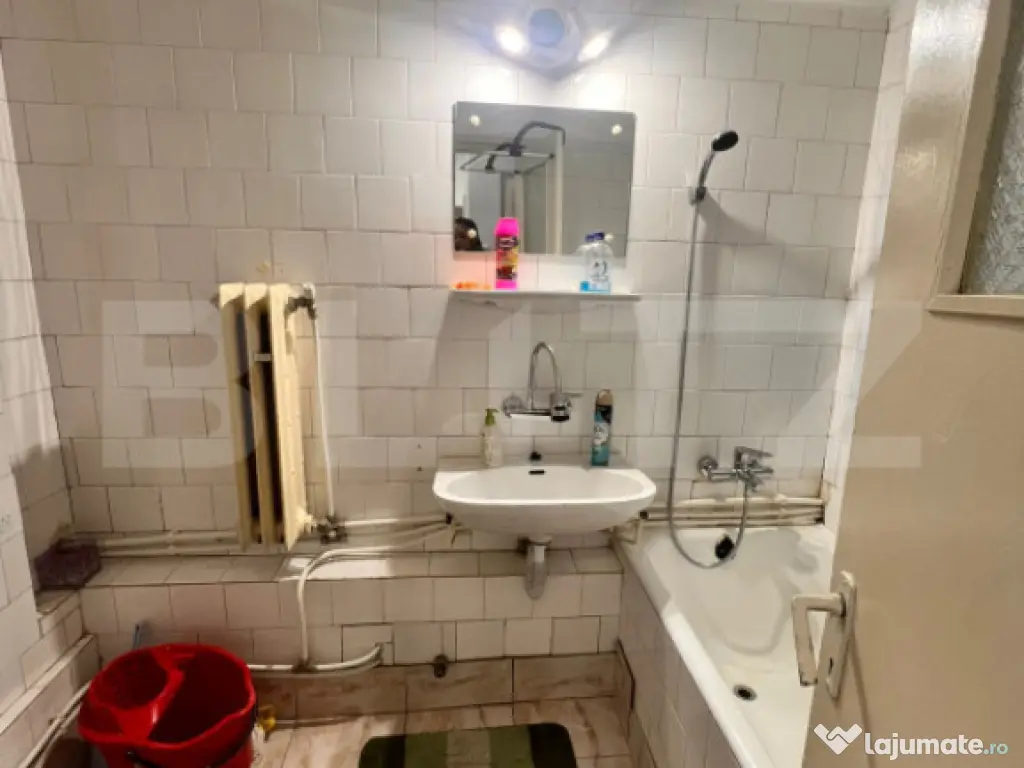 Apartament 4 camere,2 bai,2 balcoane+boxa zona CEC 