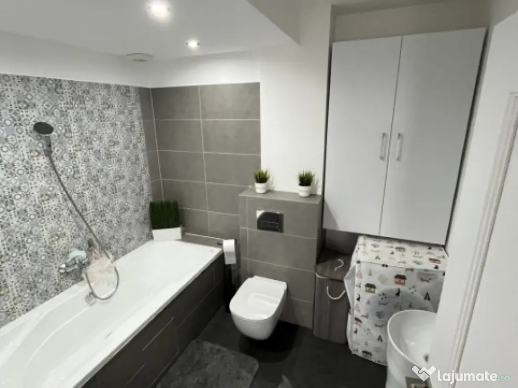 Apartament 3 camere, 82 mp utili, zona Albert