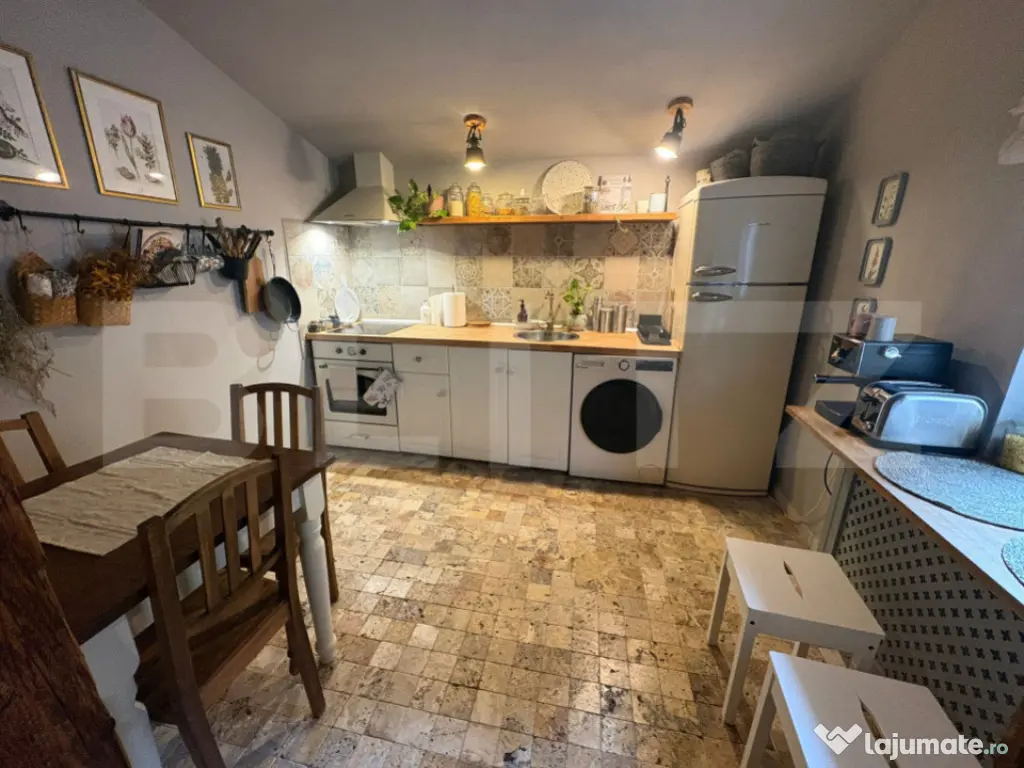 Casă cochetă 60 mp - mansardă, mobilată, zona centrală 