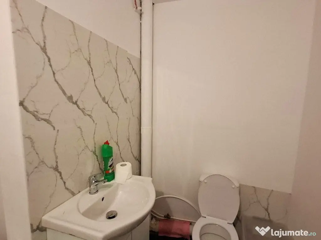 De vanzare apartament cu 4 camere , etaj 2 