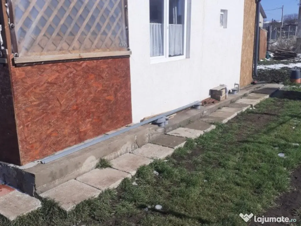 Techirghiol , teren intravilan cu o casuta de vacanta 