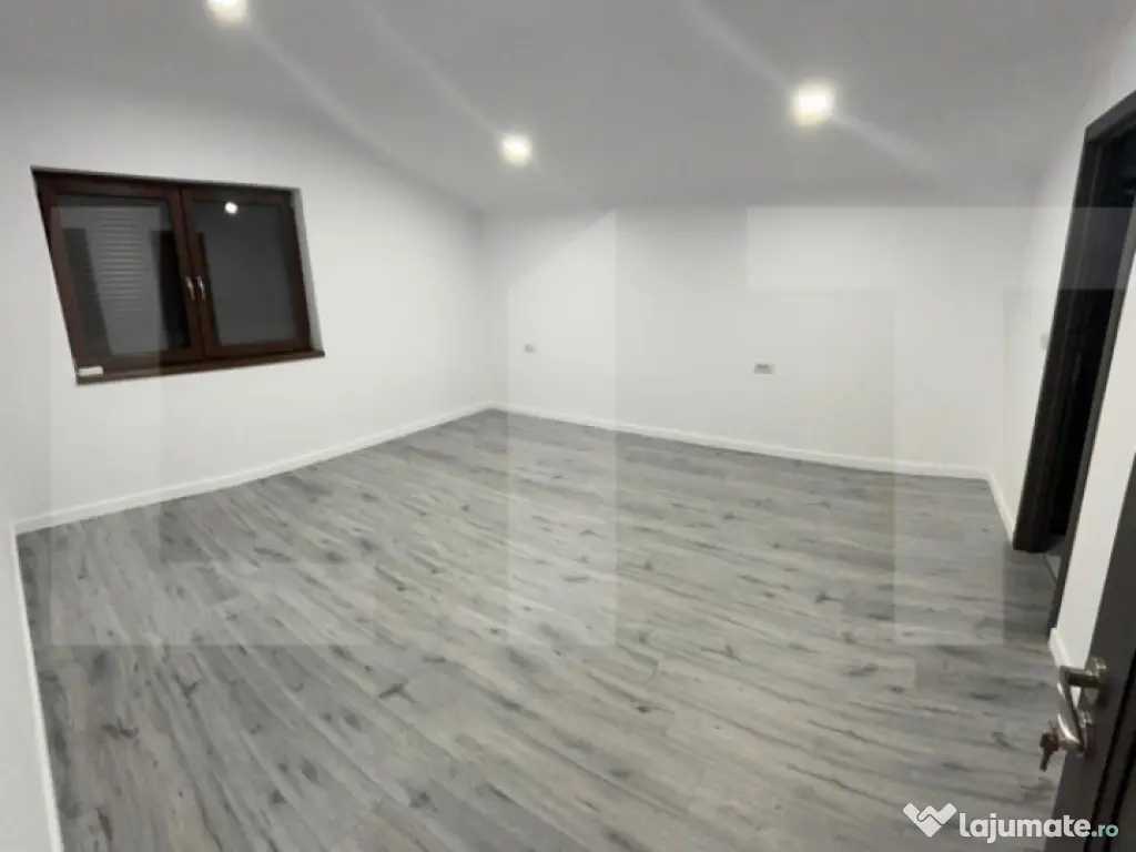 Casă Noua cu etaj, 5cam , 3bai, Terasa de 30mp, încălzire 