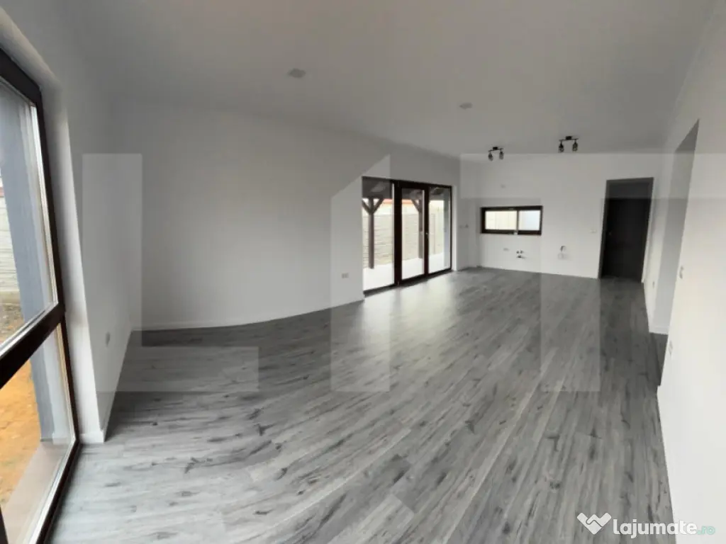 Casă Noua cu etaj, 5cam , 3bai, Terasa de 30mp, încălzire 