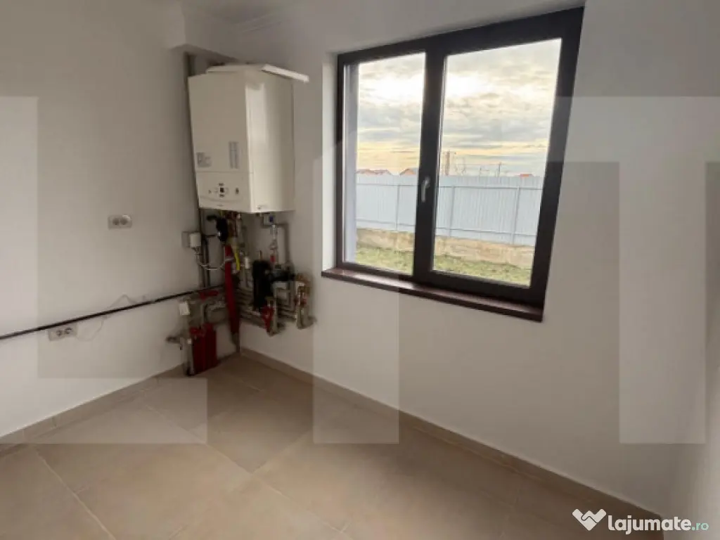 Casă Noua cu etaj, 5cam , 3bai, Terasa de 30mp, încălzire 