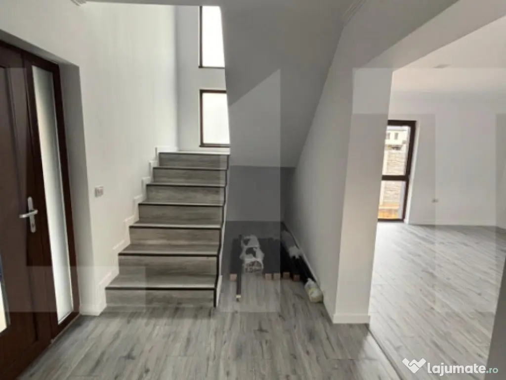 Casă Noua cu etaj, 5cam , 3bai, Terasa de 30mp, încălzire 
