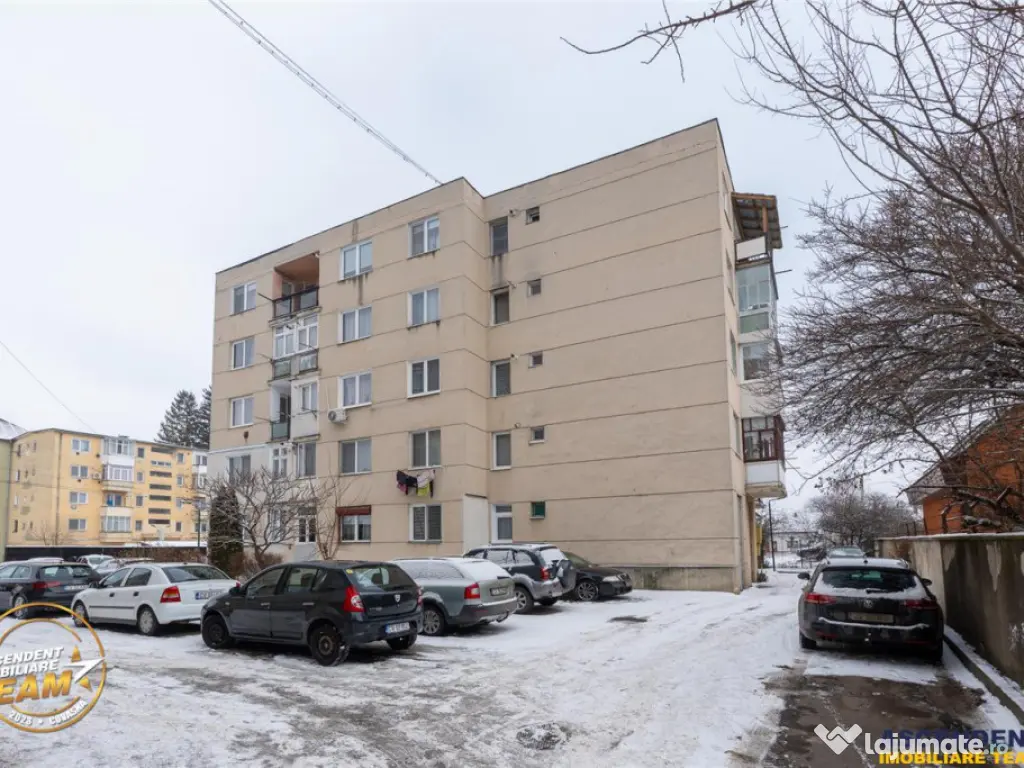 Apartament 2 camere,improspatat, decomandat,balcon,pivnita,T 