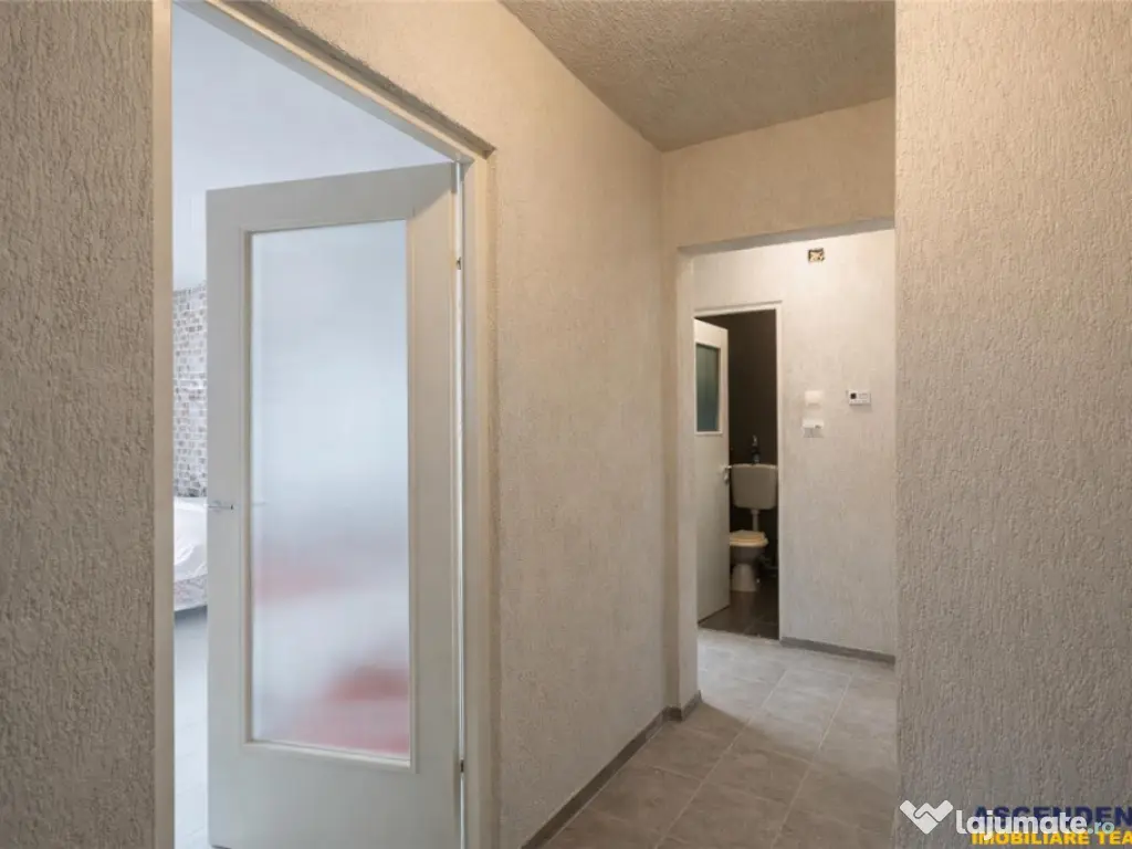 Apartament 2 camere,improspatat, decomandat,balcon,pivnita,T 