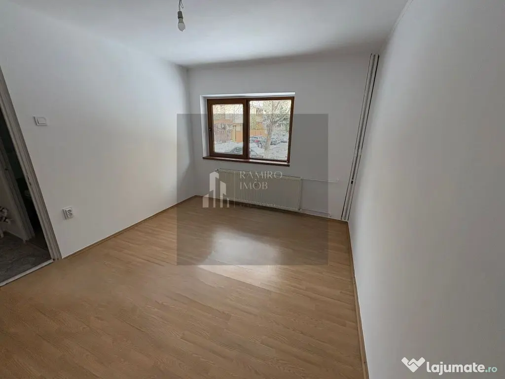 Apartament 2 camere decomandat an 1990 - metrou Eroii Rev... 