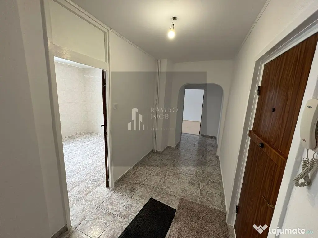 Apartament 2 camere decomandat an 1990 - metrou Eroii Rev... 