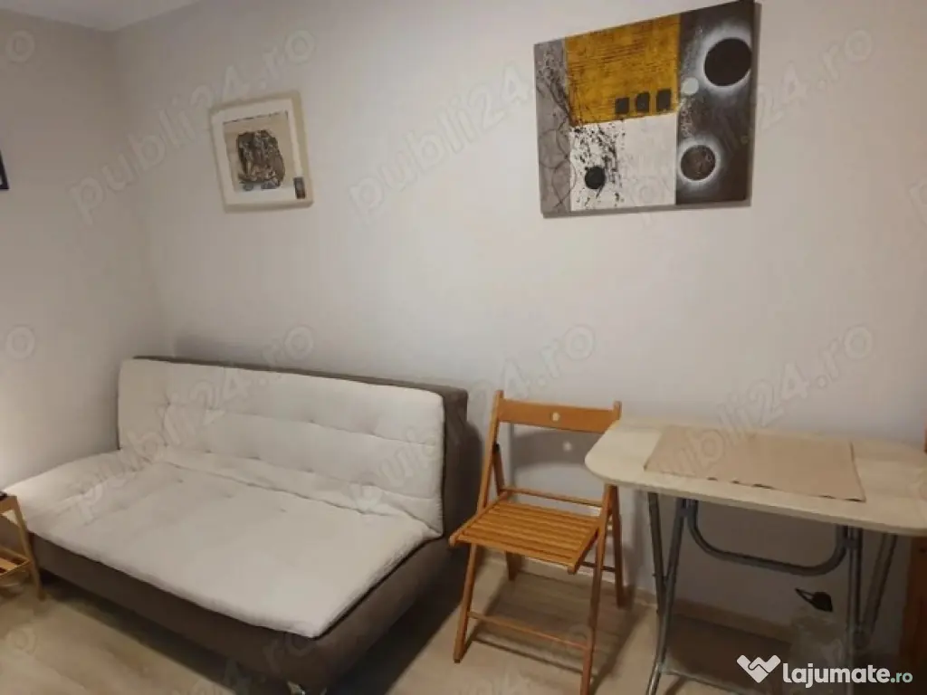 Unirii la curte micuta cocheta 