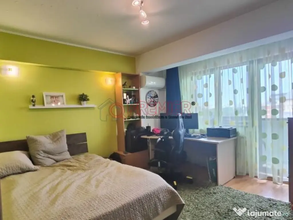 EROII REVOLUTIEI - Metrou - 3 camere 