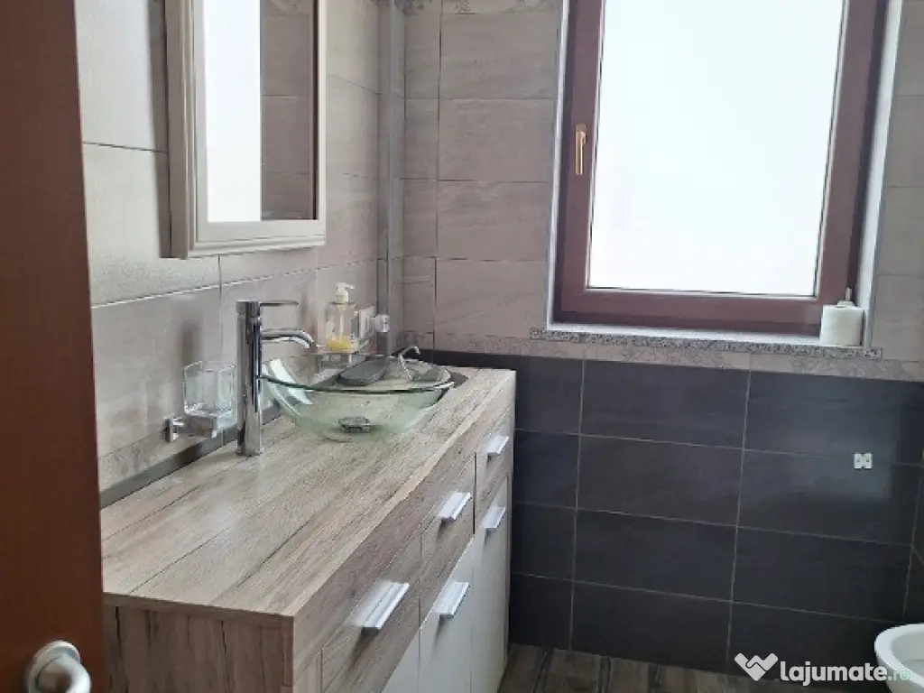 Inchiriez apartament 2 camere langa Grand Hotel Italia (Buna Ziua) 