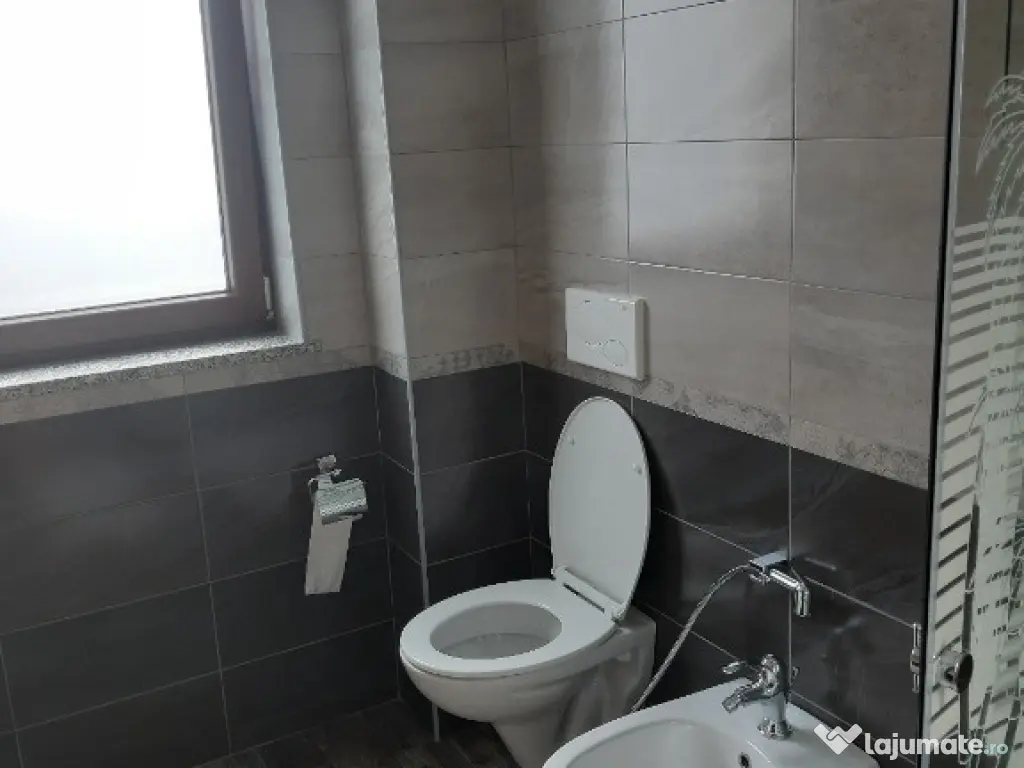 Inchiriez apartament 2 camere langa Grand Hotel Italia (Buna Ziua) 