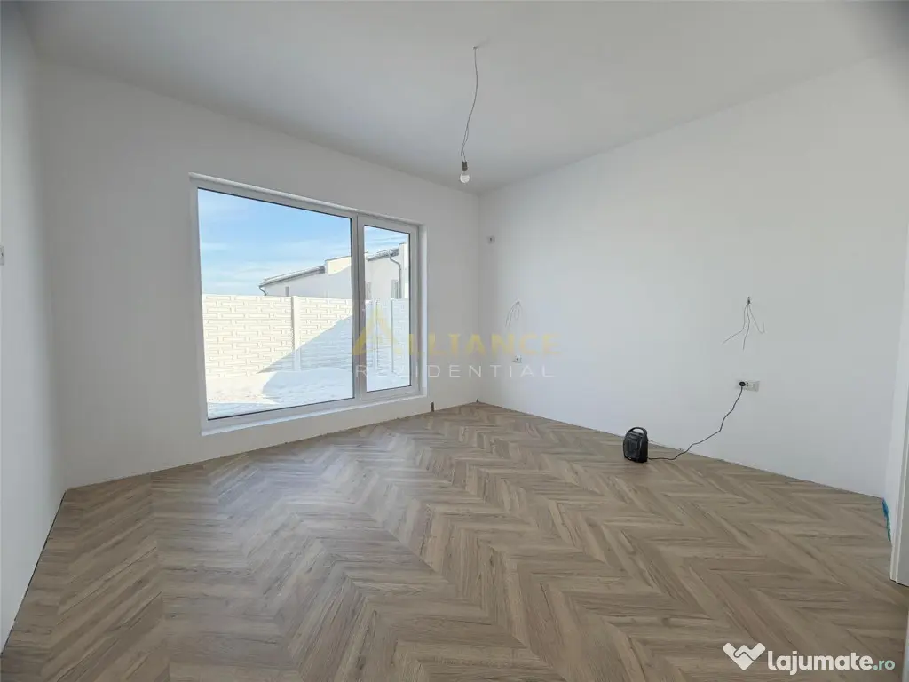 Casa individuala parter - 3 camere - 2 bai - 300 mp teren