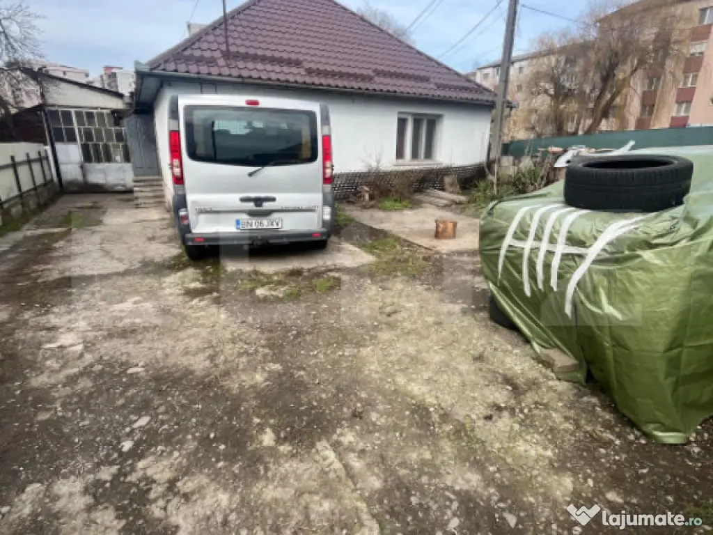 Teren 908 mp cu 2 case, zona Kaufland Sud