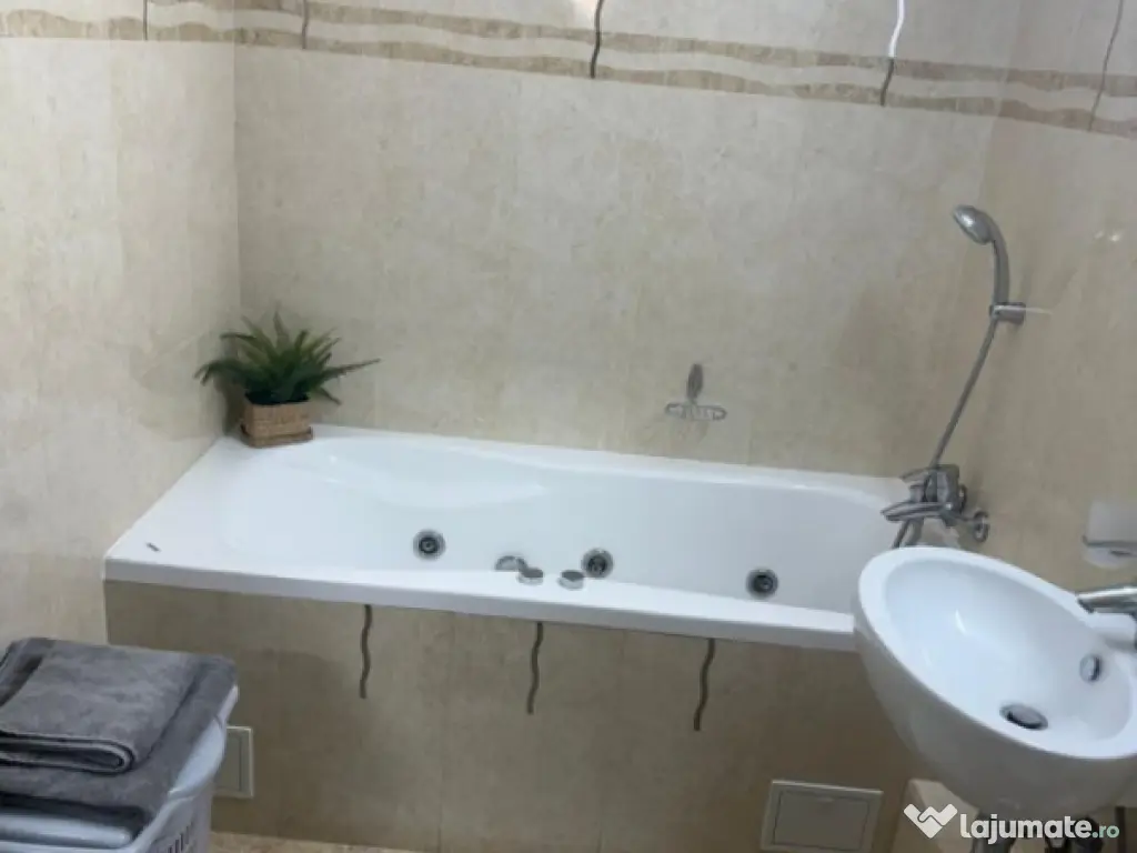 Apartament 3 camere 78mp, renovat, centrala proprie, zona Sa 