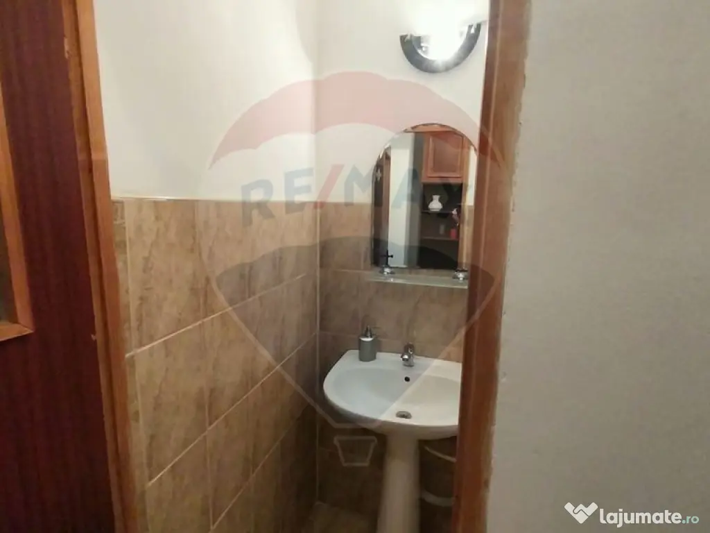 Apartament cu 3 camere decomandate în Lapus-Decebal 