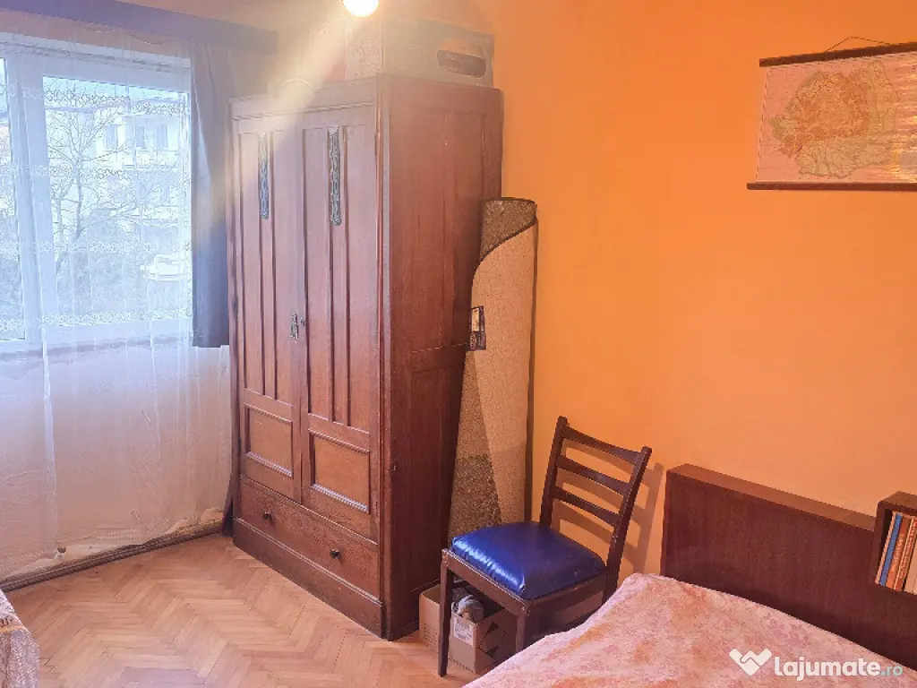 Vand apartament cu 2 camere in Deva, zona Piata Centrala, etaj 3 