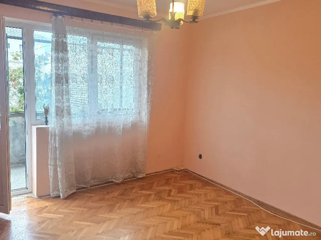 Vand apartament cu 2 camere in Deva, zona Piata Centrala, etaj 3 