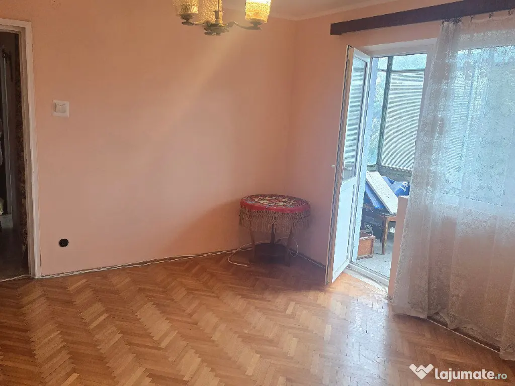 Vand apartament cu 2 camere in Deva, zona Piata Centrala, etaj 3 