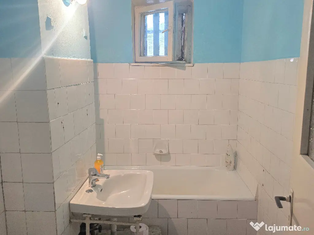 Vand apartament cu 2 camere in Deva, zona Piata Centrala, etaj 3 