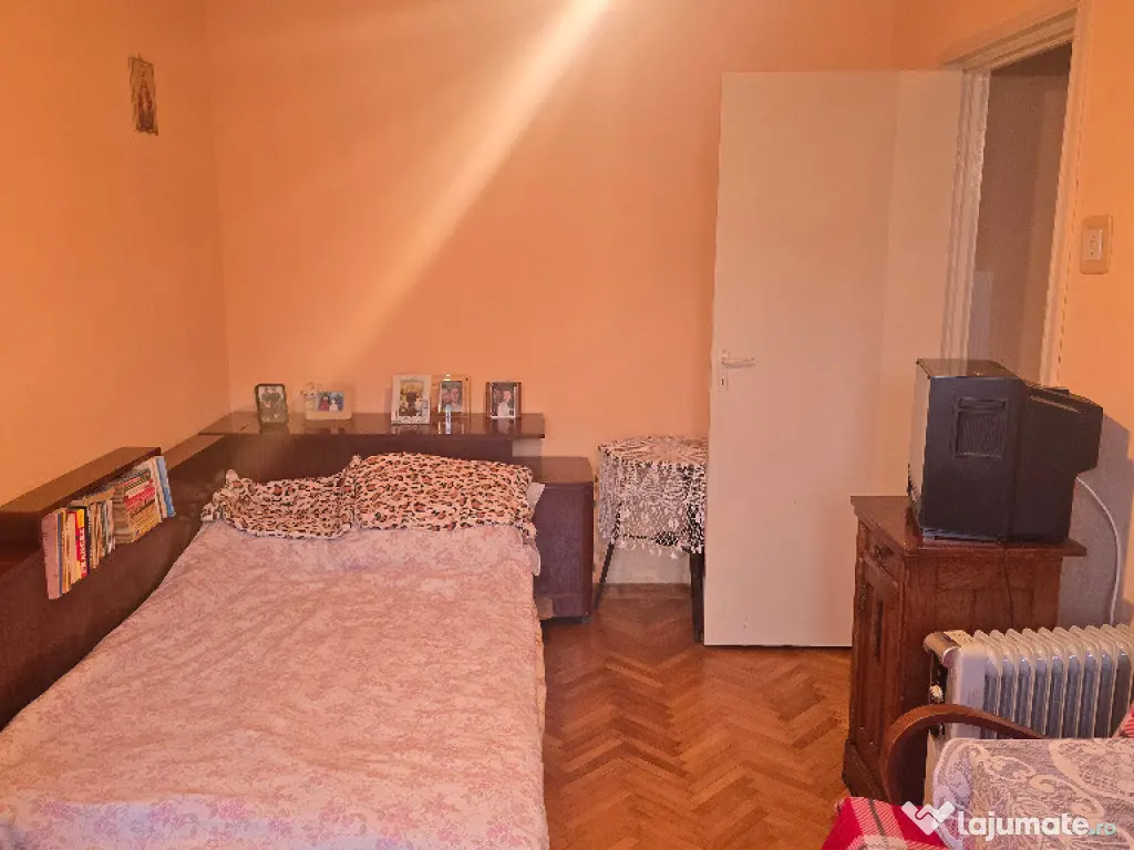 Vand apartament cu 2 camere in Deva, zona Piata Centrala, etaj 3 