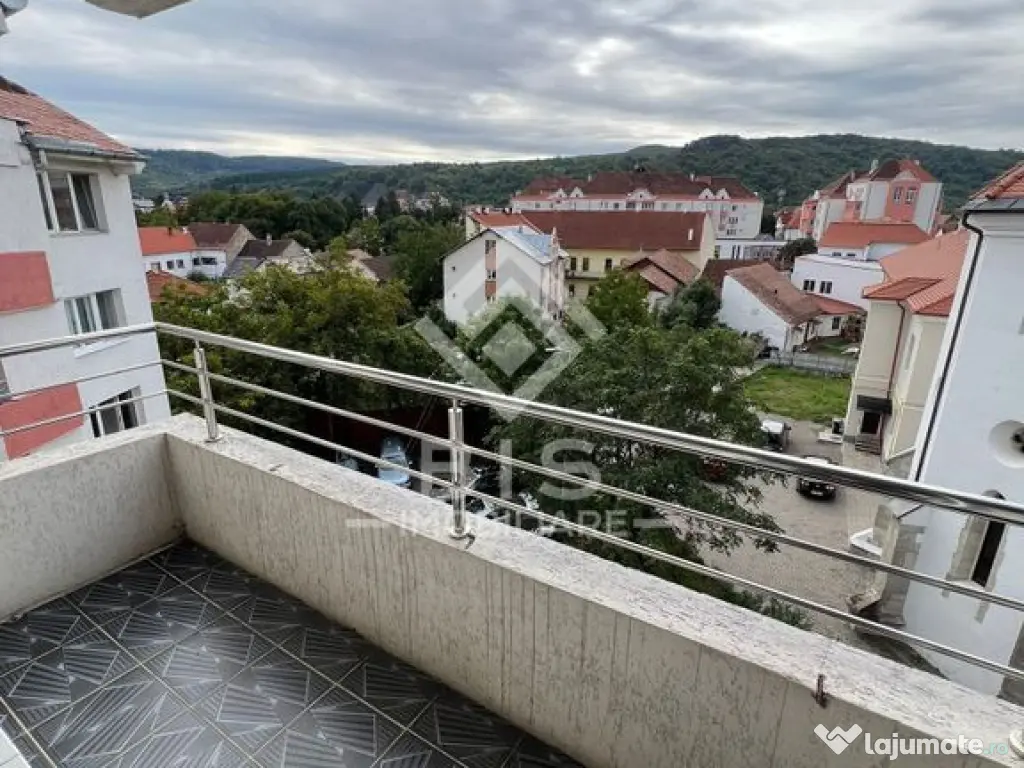 Apartament 3 camere de inchiriat - zona COROANA DE AUR