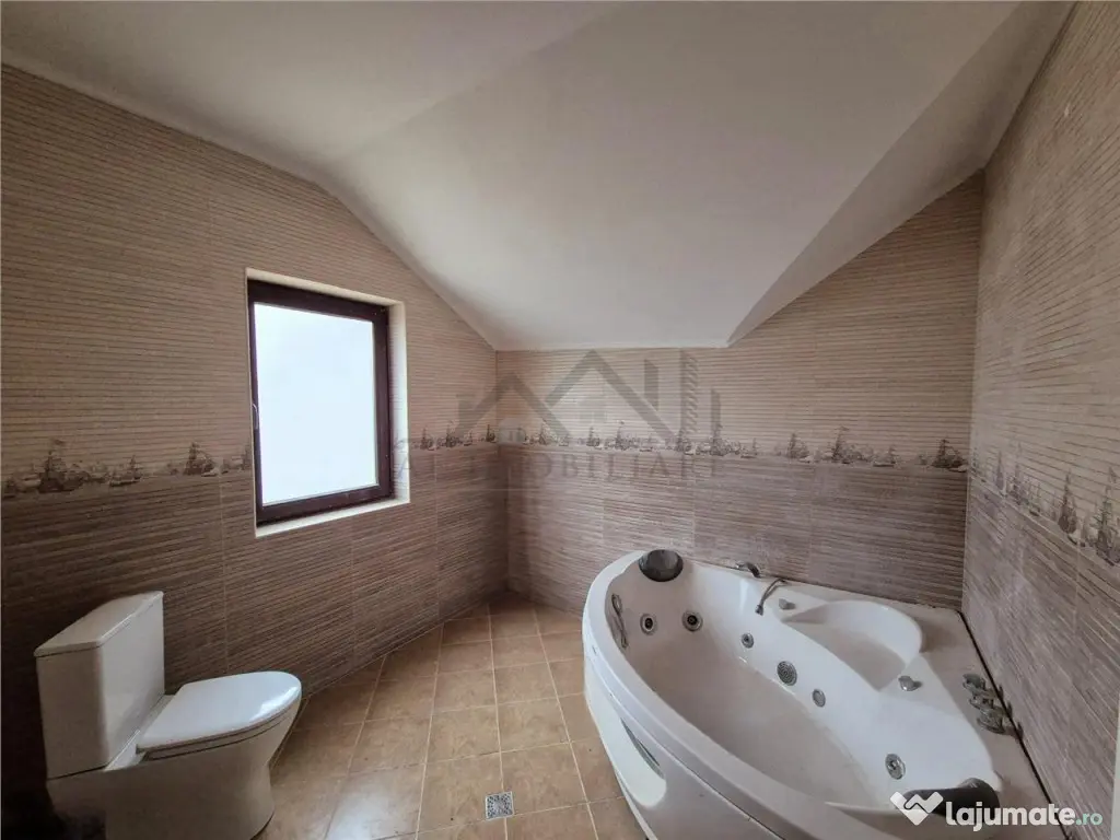 Casa de individuala cu garaj in Bucium